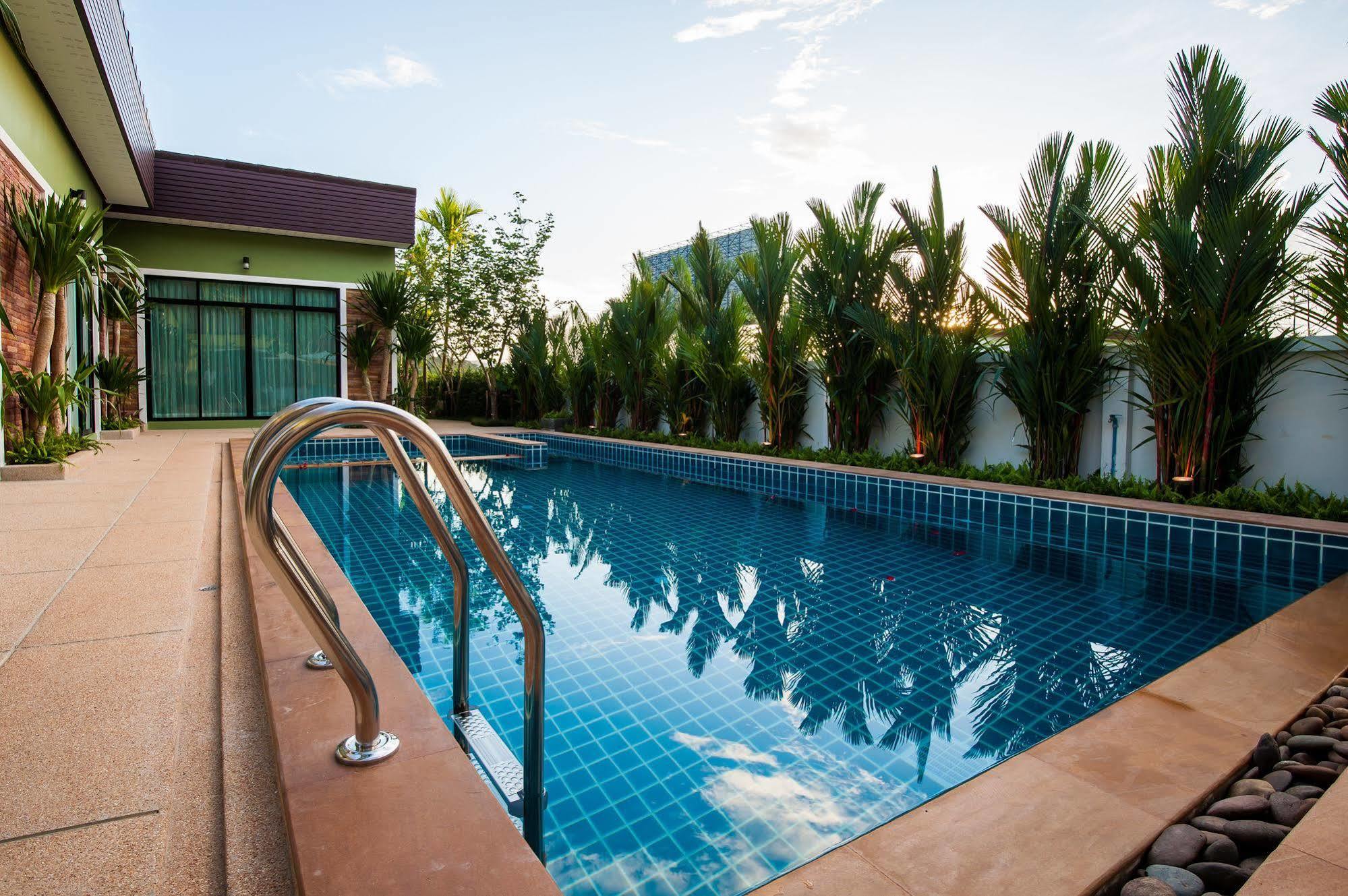Jinda Resort Nai Yang Beach Buitenkant foto